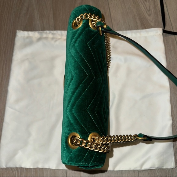 Gucci GG Medium Marmont Matelasse Bag - Picture 12 of 17